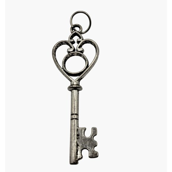Skeleton Key Pendant Charm Silver Tone Antique Style - Picture 1 of 3